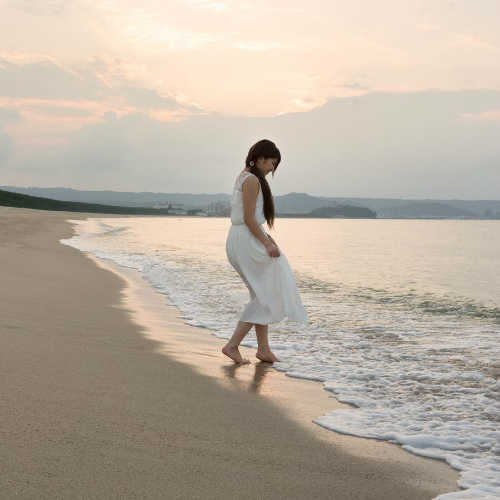 海辺の女性ポートレート