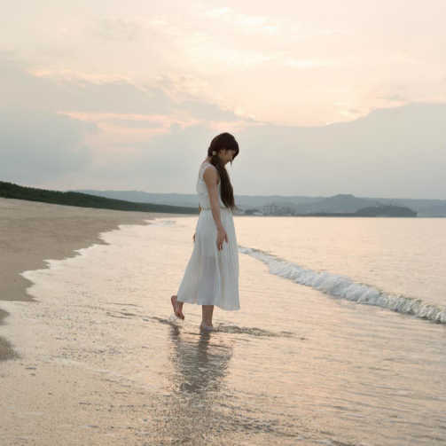 海辺の女性ポートレート